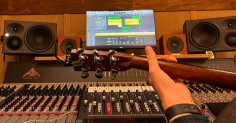 MTA series 900 console, lydkilden, the oak room, auratone speaker, neumann KH310